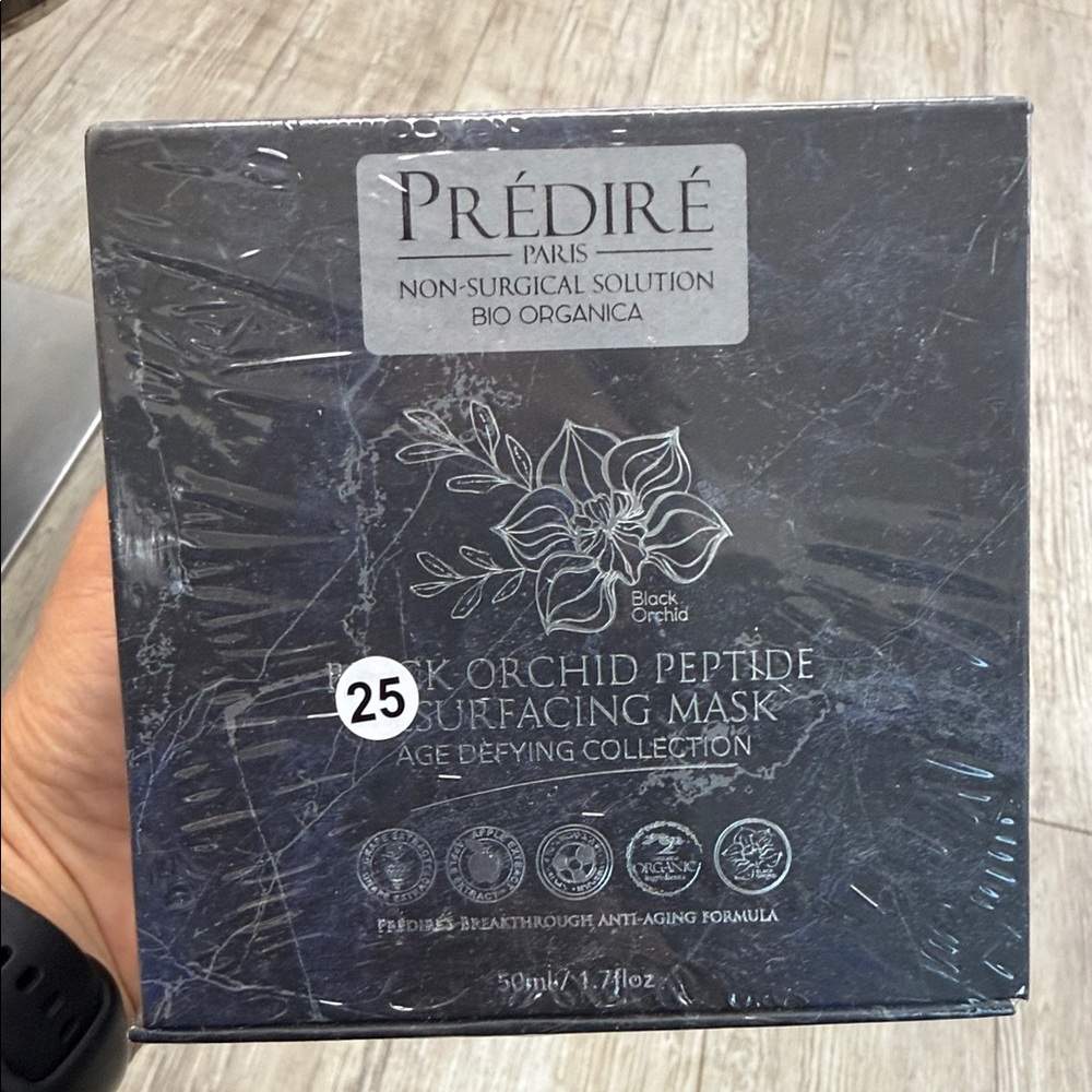 Prédiré Black Orchid Peptide Resurfacing Mask - Black